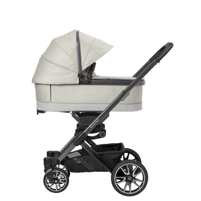 4_2410_256_615-Mercedes-Benz-Avantgarde-GTX-mit-Babywanne-_-Ansicht-Seite-_-ausgeklappte-Blende