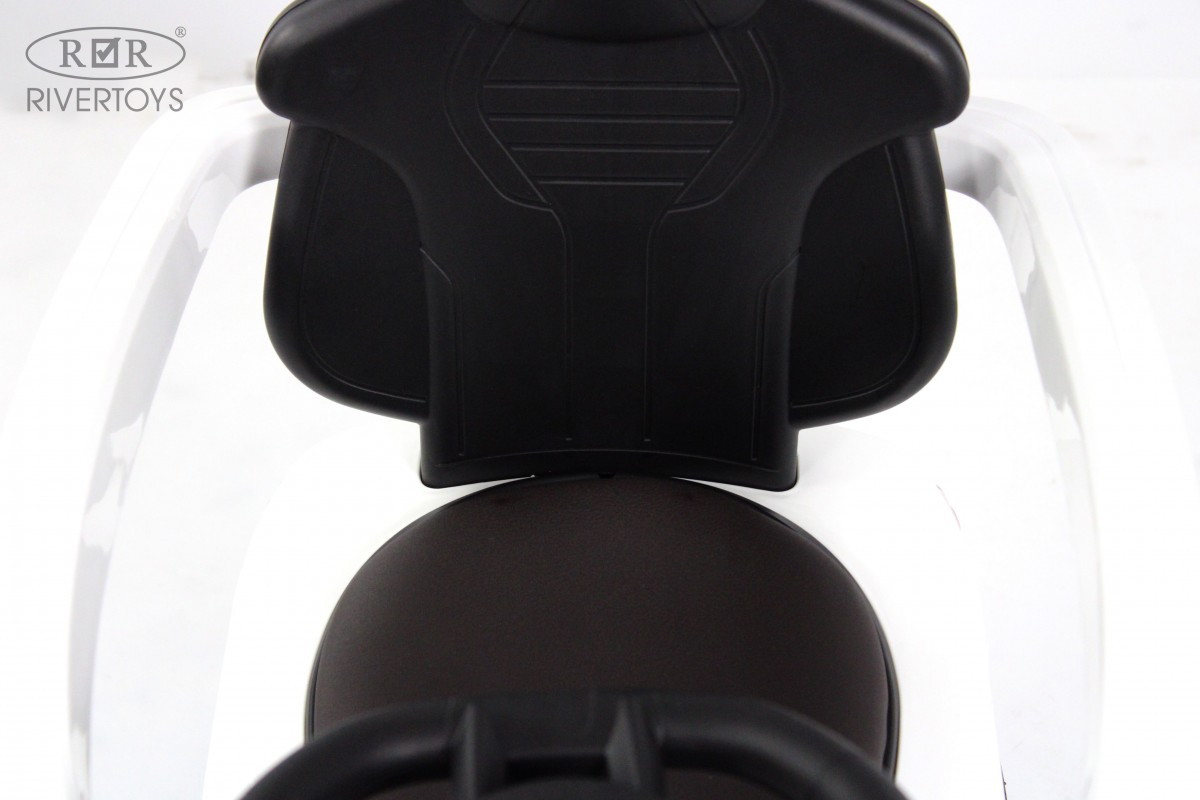 Детский толокар RiverToys Toyota Land Cruiser 300 Z002ZZ-B белый 2d9sqwc4i822r0qay9054glhkrduql71