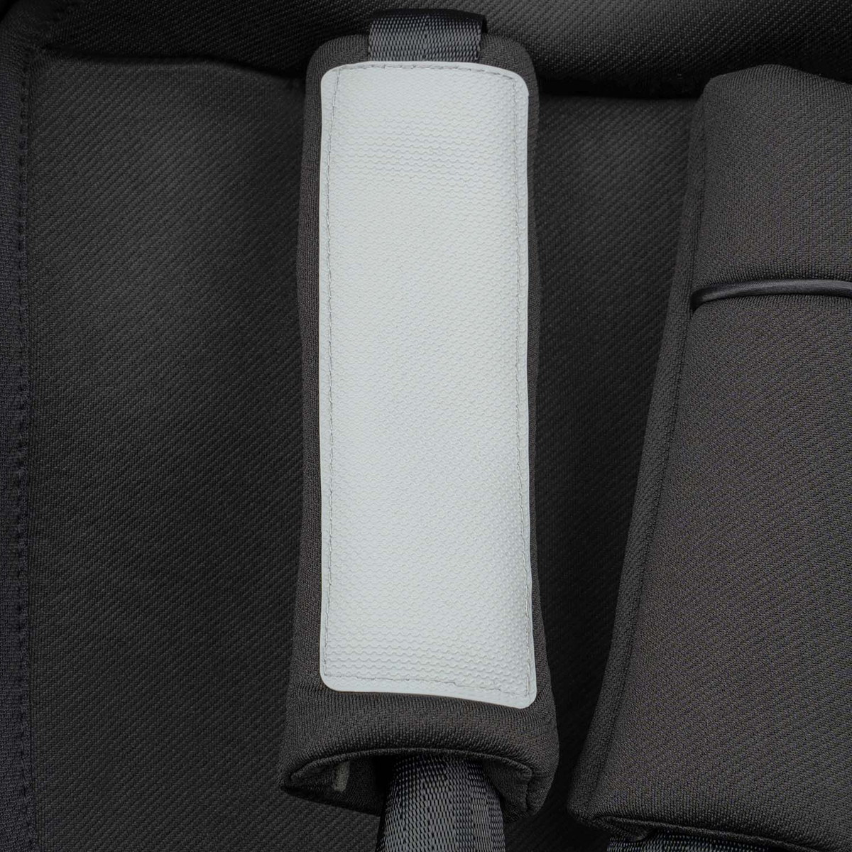 Автокресло Indigo TOURNEO ISOFIX черный epw6q4778wu26oatwpnua52o64wjizr2