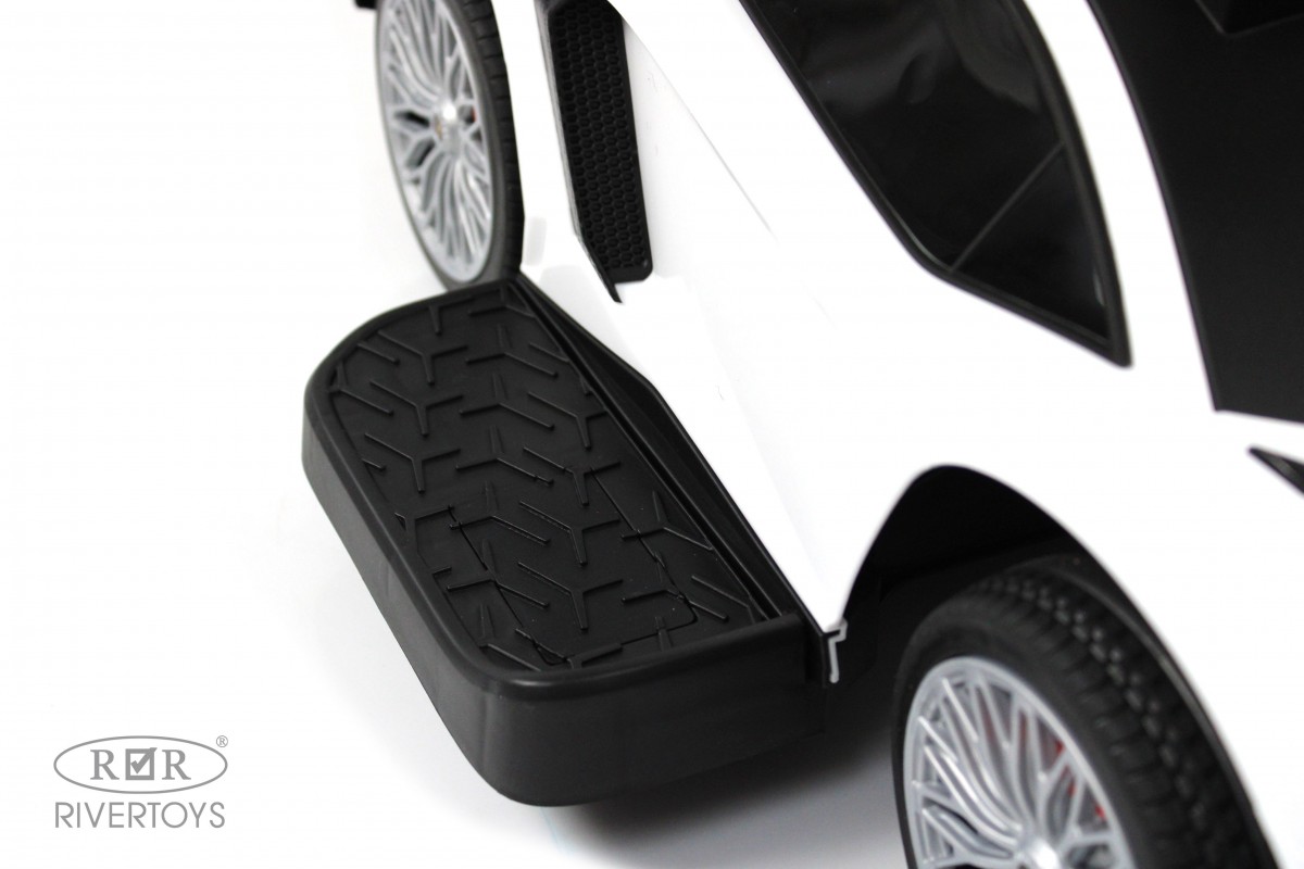 Детский толокар RiverToys M555MM-H белый yir4g0xpkkcta7if0m6cb2ok43dlaxff