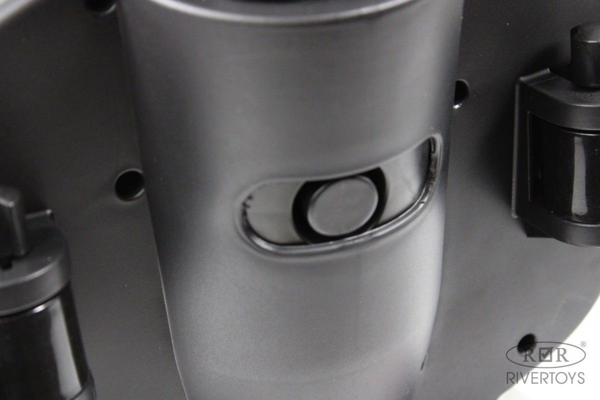 Детский толокар RiverToys Toyota Land Cruiser 300 Z002ZZ-C белый cwhl3zf5zgyphn2zbxs58e30gm4jbt6l