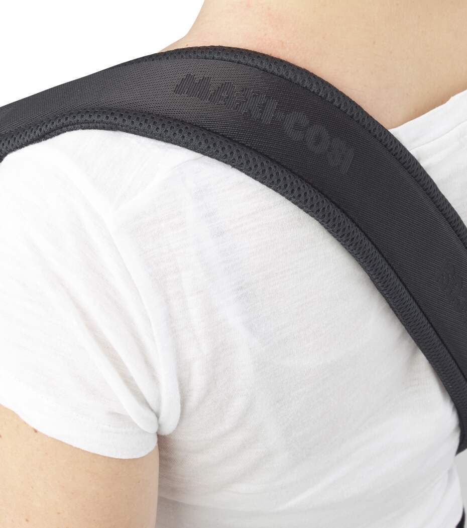 8046057110_2020_maxicosi_carseat_carseataccessory_coralcarrystrap_black_black_comfortablecarrying_3qrt