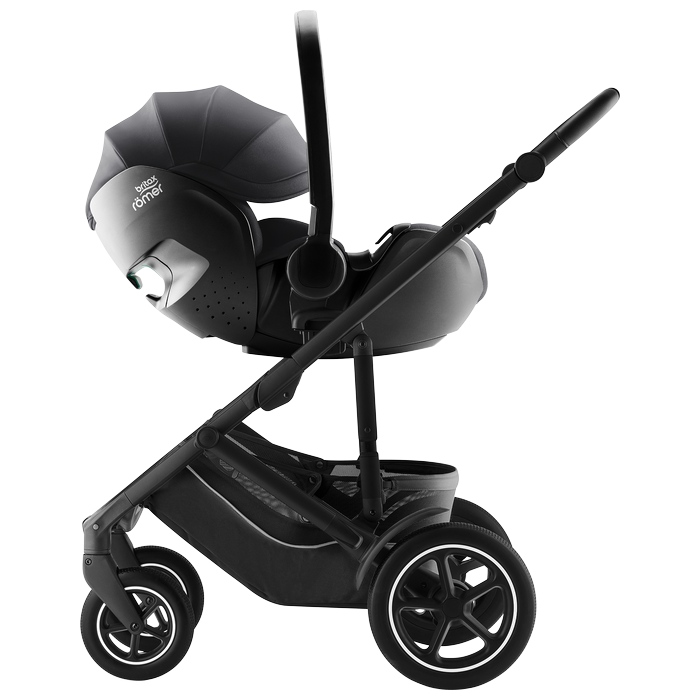 1_BABY_SAFE_PRO_DeepBlack_01_Recline_SMILE_5Z_BlackHandle_2025_72dpi_2000x2000px