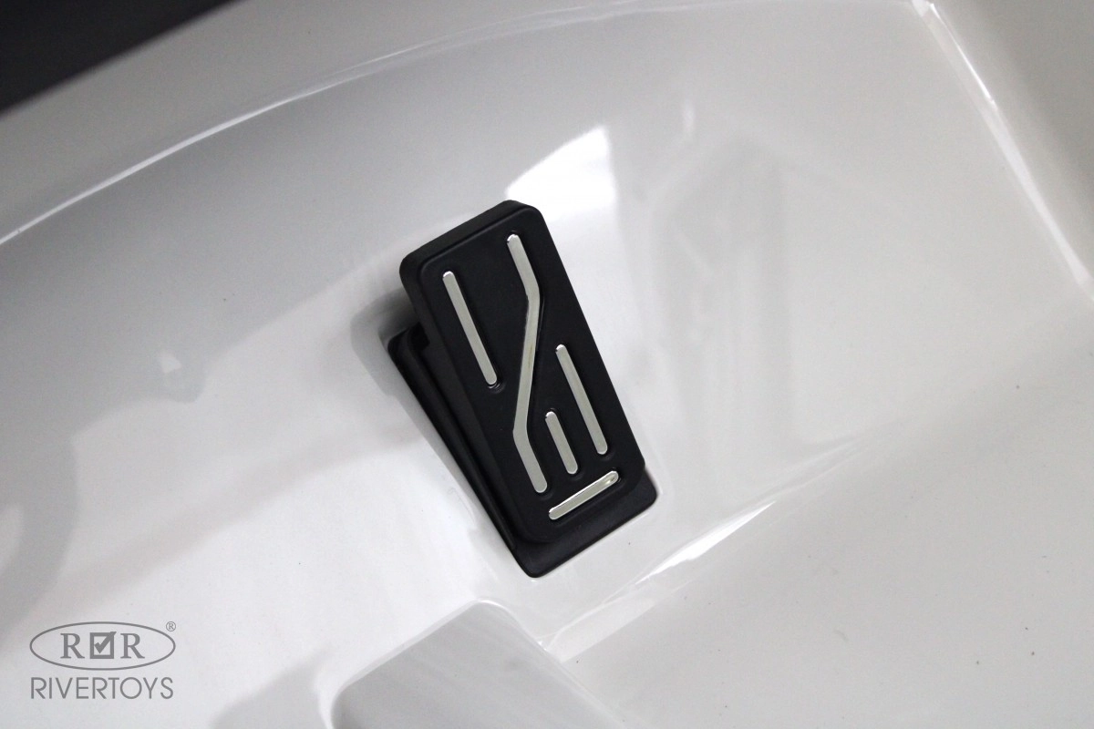 Детский электромобиль RiverToys Y999YY белый l1oe6ql499qydcdlo15jnd4t20ekhux4