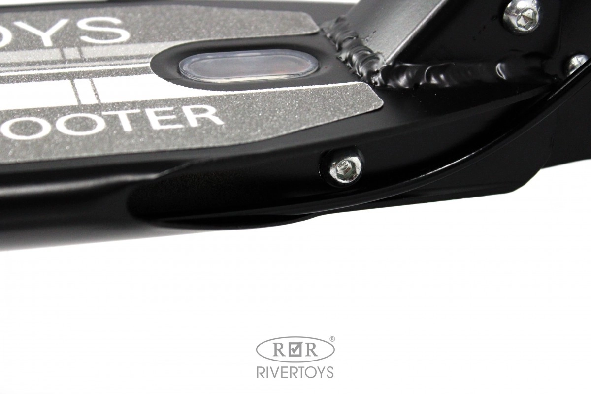 Детский самокат RiverToys HB-A7 черный iru3n26yacghn0rge9t00nh1m7bb6xya