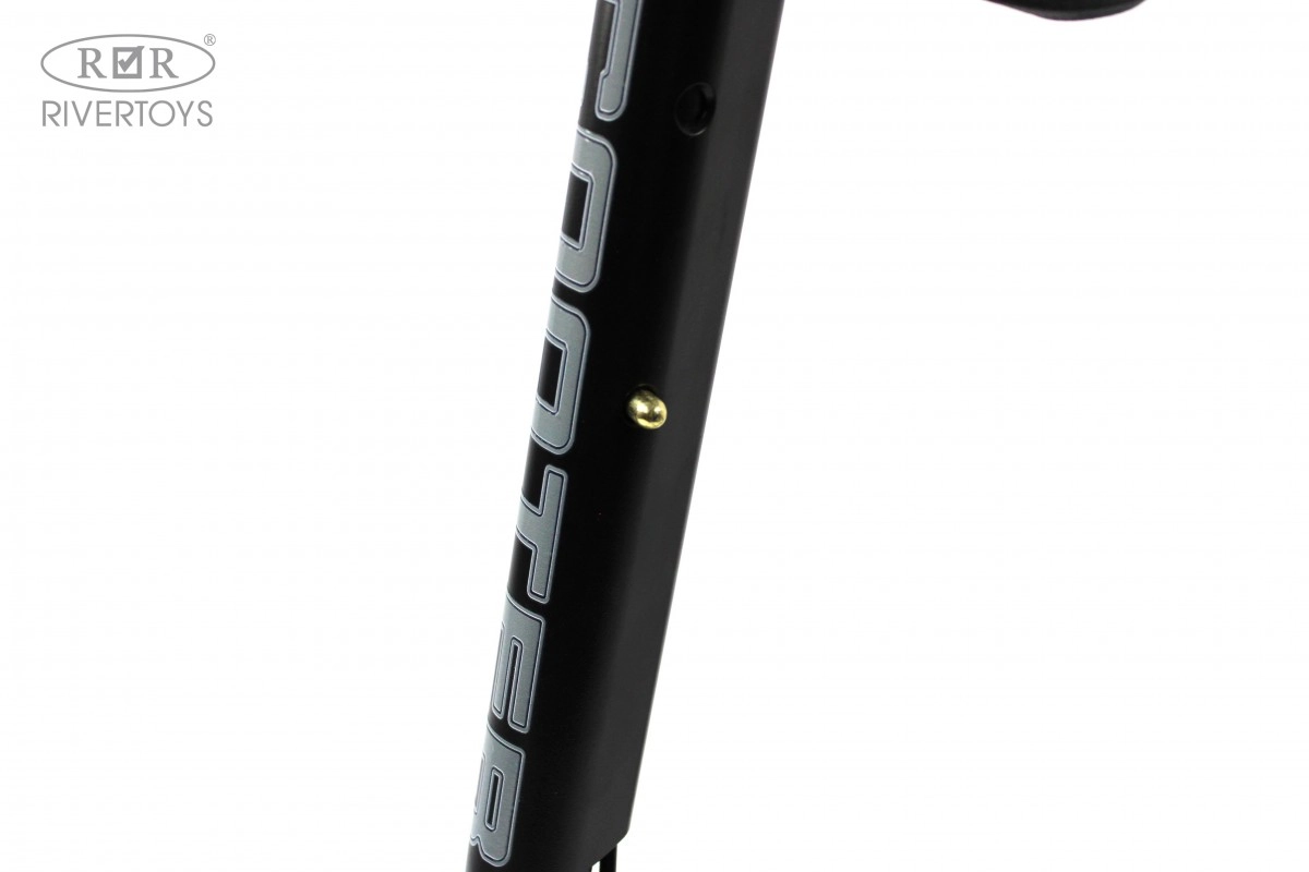 Детский самокат RiverToys HB-A7 черный r63c0asm5y50e4vmbq61akakt758506l