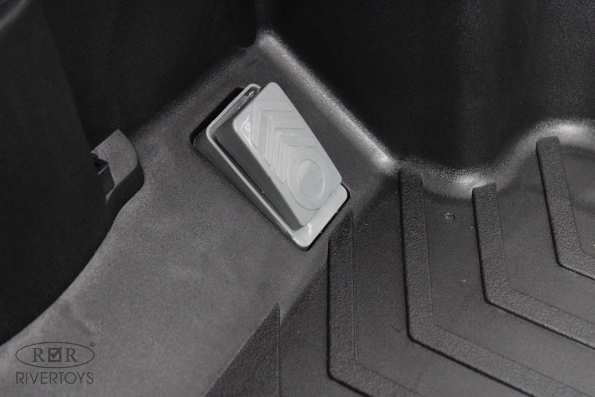 Детский электромобиль RiverToys C111CC красный l2pigx79bynu3sw1ni19hyhqwvolbf7s