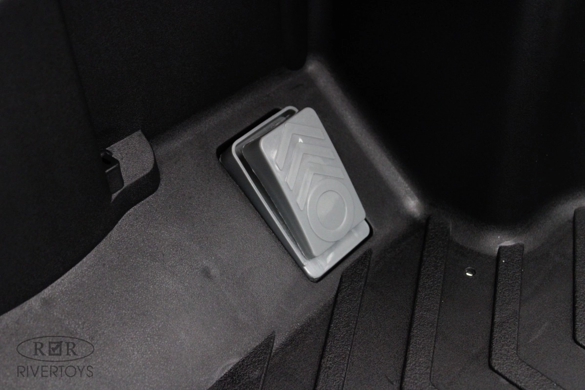 Детский электромобиль RiverToys C111CC белый qt2bryh2atoc8480xmxg9k8d3yb1mwvh