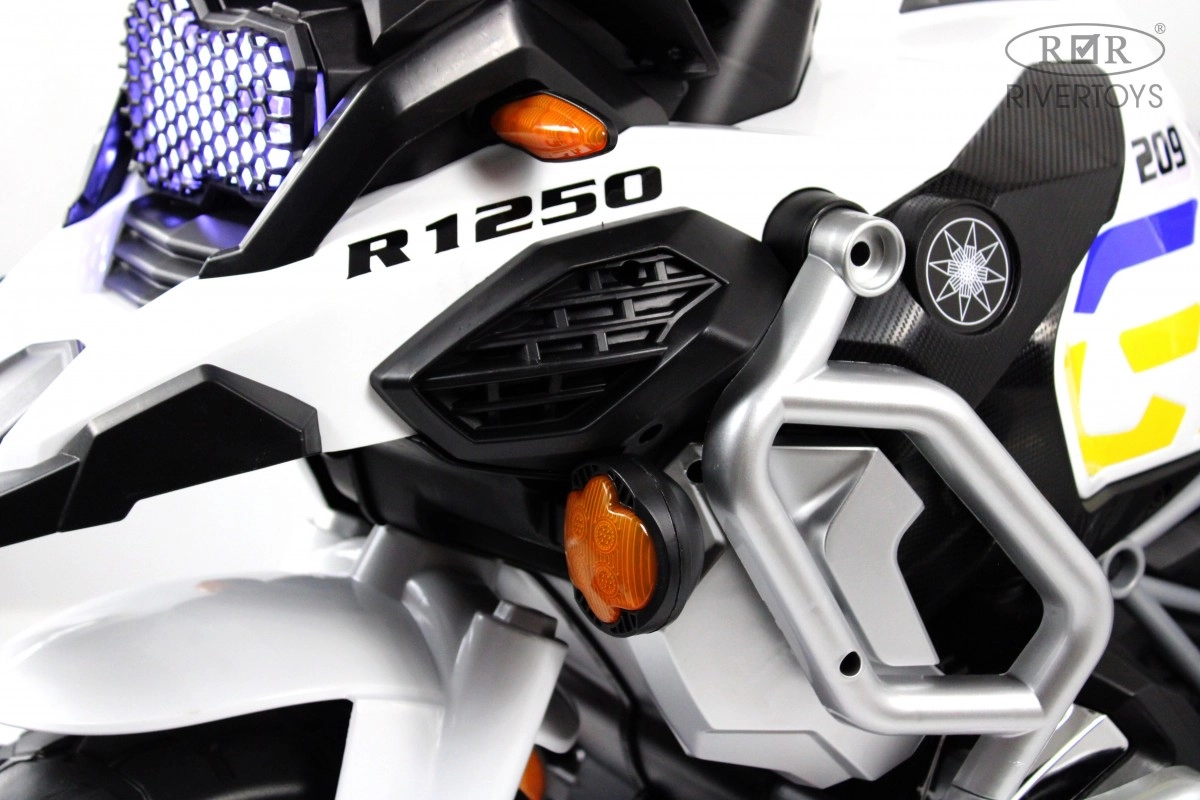 Детский электромотоцикл RiverToys М111БХ белый 89378li1qs7e3z7gesh1j628brcvovfx
