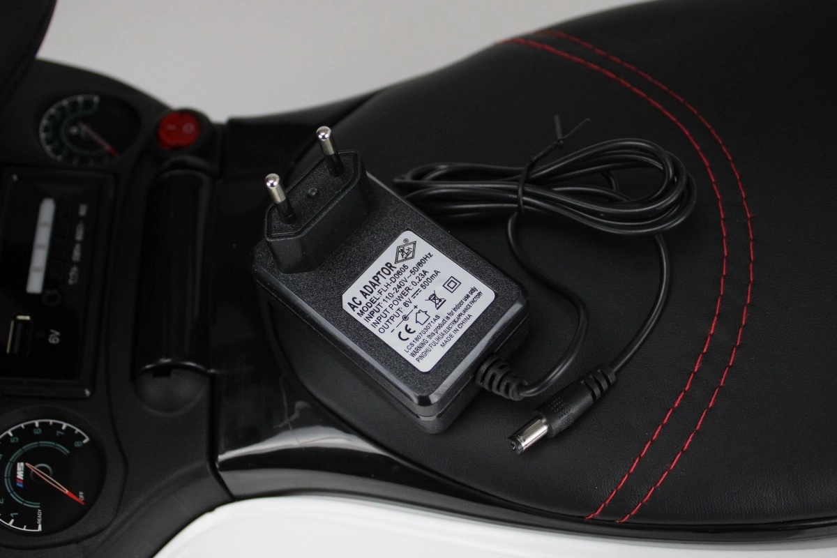 Детский толокар RiverToys BMW M5 A999MP-H с родительской ручкой белый gii6p20t8qzerz9vueefbw5otnksk65a