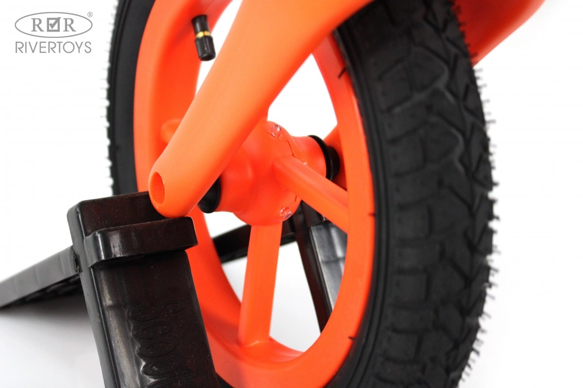 Детский беговел RiverToys HB-001 черный 33vdz8t5tfvr96sb8mx6c9vhdanz9qce