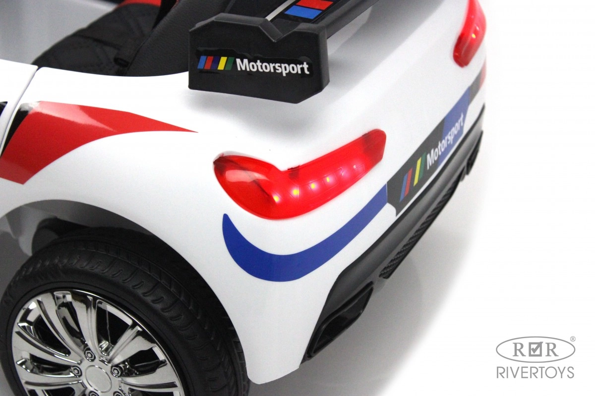 Детский электромобиль RiverToys F444FF белый f1o17hi3dm8y5k9a9kuuer7oe387bvjg