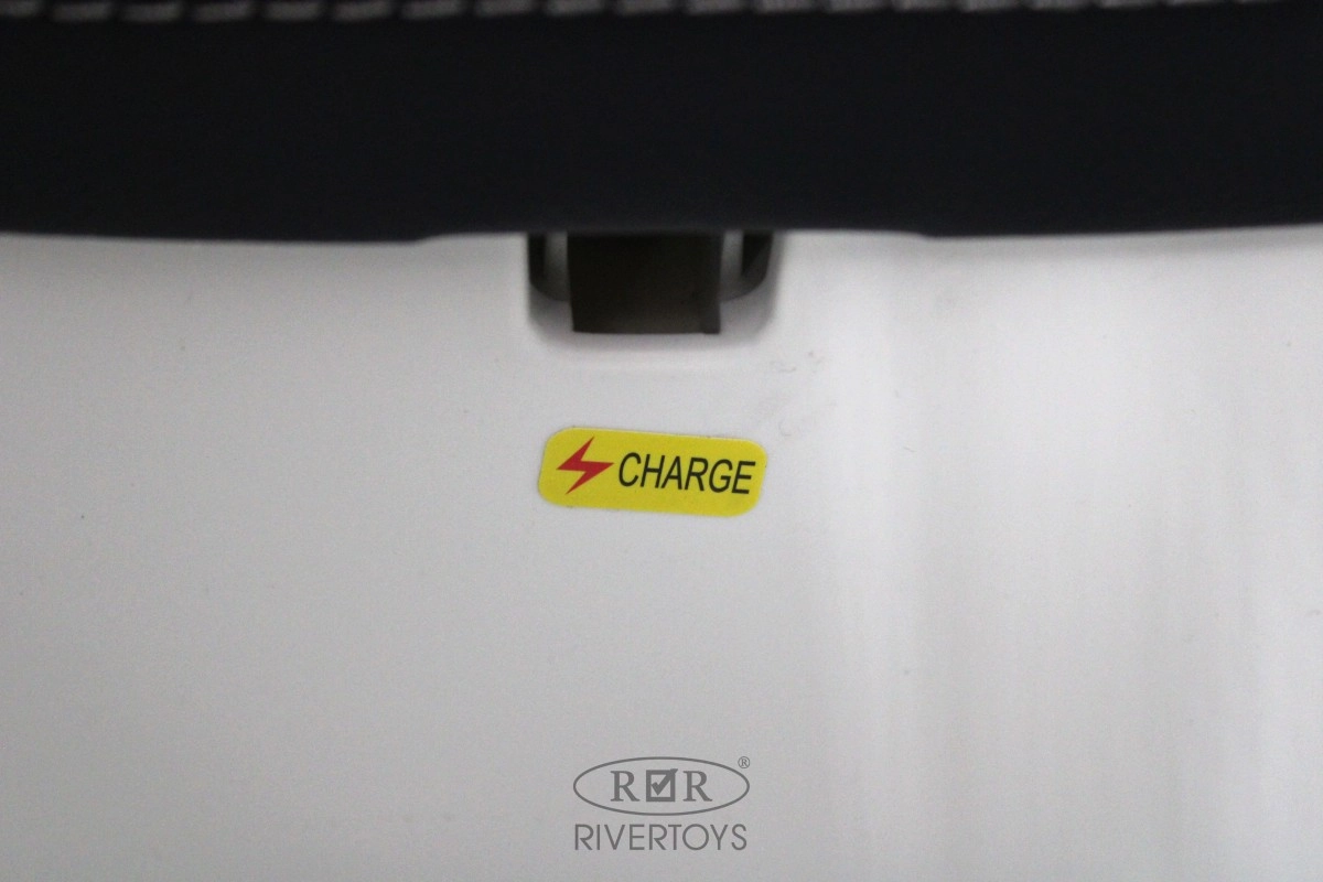 Детский электромобиль RiverToys Y999YY белый dk339cwum4b9li6lr8eazvbt2mvl5q7p