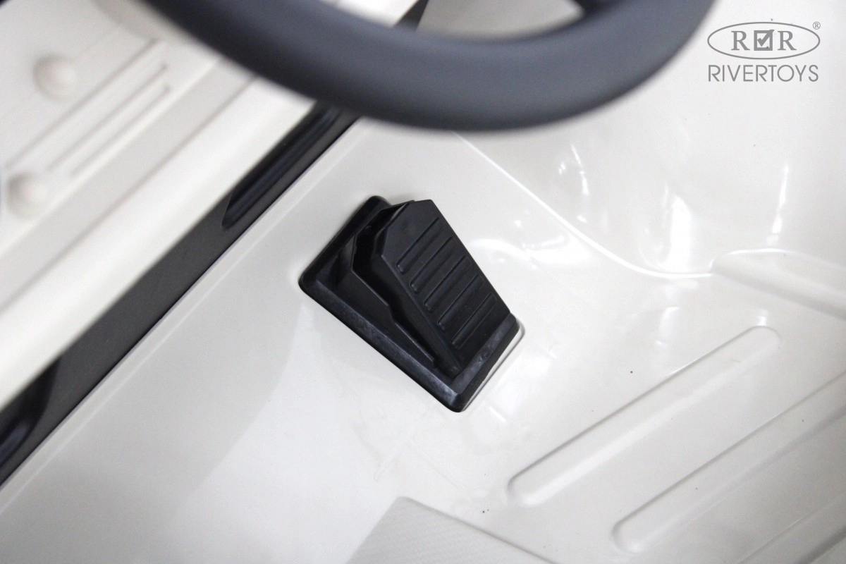 Детский электромобиль RiverToys C555MC белый tcjy94xuwyo6mpnj5fmj762dcndmpsys