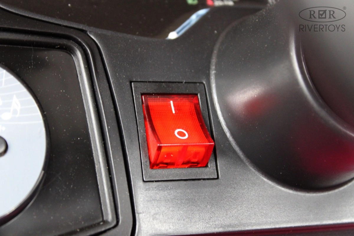 Детский электромобиль RiverToys AUDI Q7 HL678 красный глянец f2ev367iqwilx46s6wefgq4o2bhwl96y