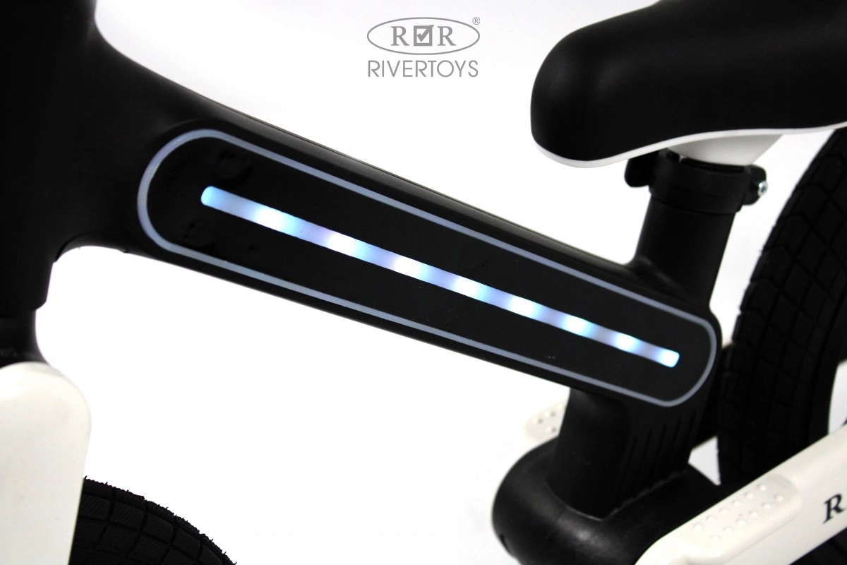 Детский беговел RiverToys HB-002 черный rrzeb4ghhcwzdts1btsw6kex6ts9cdsn