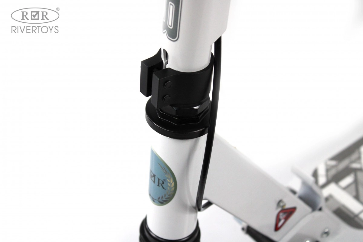 Детский самокат RiverToys HB-A7 белый i722umn2bb06yq27e6408epo82l3f68u