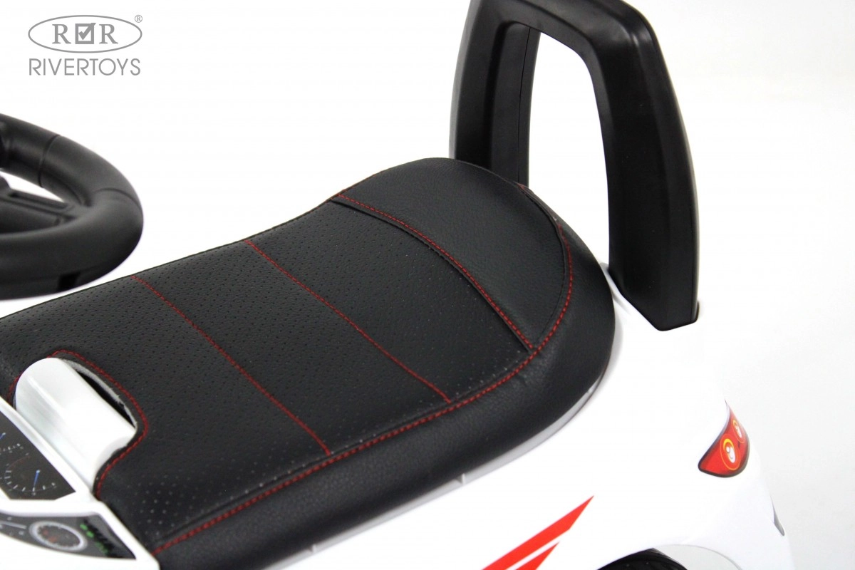 Детский толокар RiverToys L001LL-A белый 8quwyq1ucm27zqaz8235ca1zt6x4528m