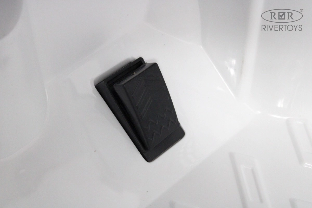 Детский электромобиль RiverToys G555GG белый qwr6jnkmgs6563sbbuld1wrttdygn8rg