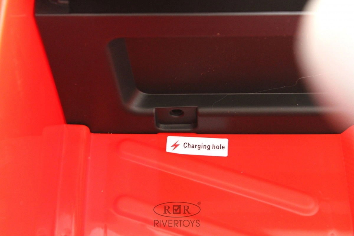 Детский электромобиль RiverToys C555MC красный kun05od3m0bk4jwflsjp2h69dm57tg1e