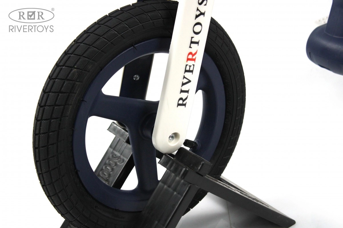 Детский беговел RiverToys HB-002 сине-белый tzsve2p4p6k4nve8psot58y9mzwbvt00