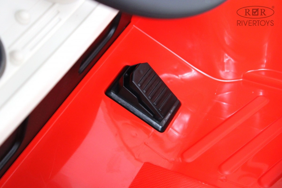 Детский электромобиль RiverToys C555MC красный ubp31e9s8wow6e831na1n36fjtegh76e