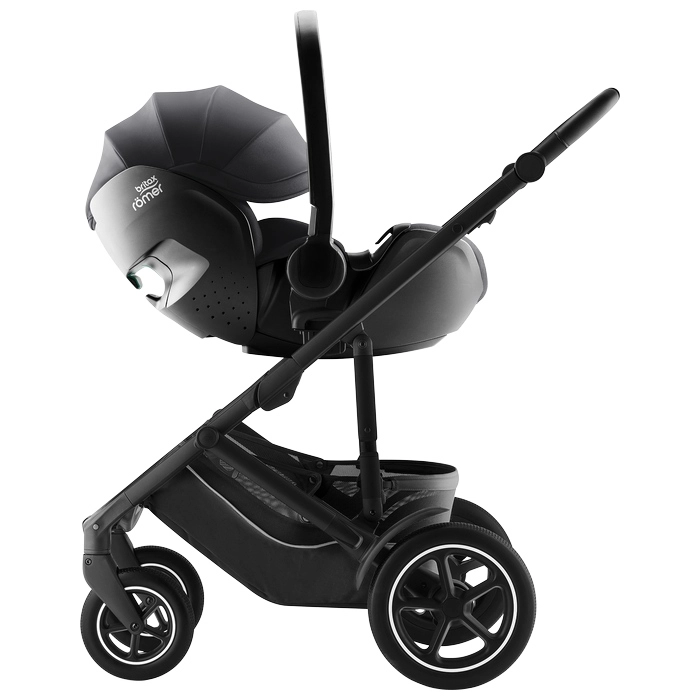 1_BABY_SAFE_PRO_DeepBlack_01_Recline_SMILE_5Z_BlackHandle_2025_72dpi_2000x2000px