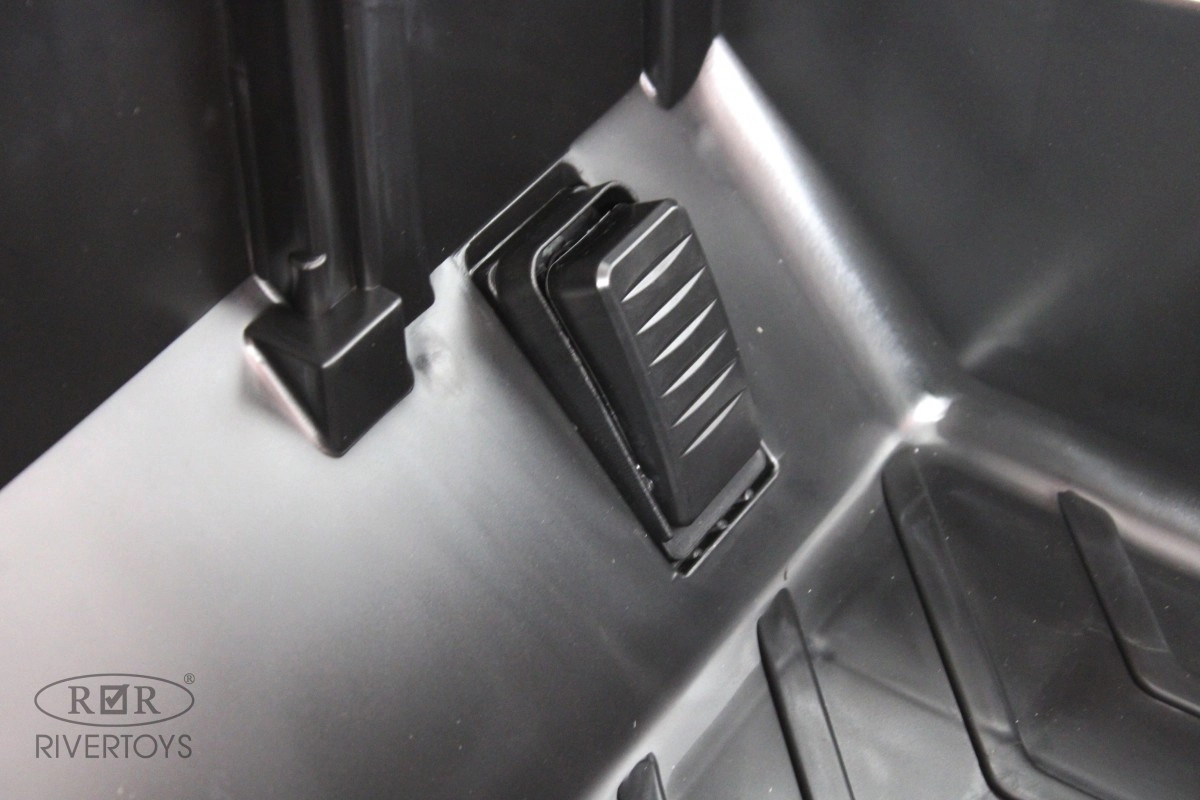 Детский электромобиль RiverToys L888LL зеленый камуфляж pb3h213d11wyrfedsmb8gypex82ufyj7