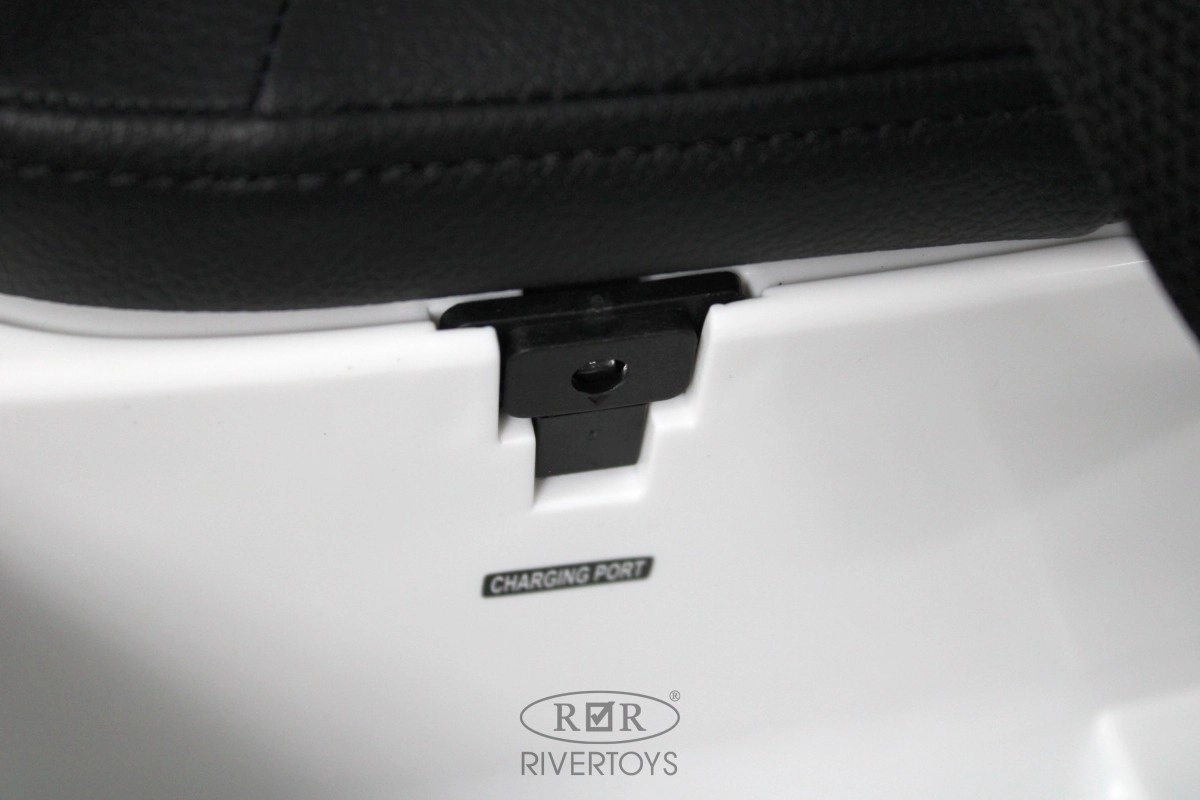 Детский электромобиль RiverToys BMW M4 A004AA белый 25addi95wlxolbkjt591temzaahlnur4