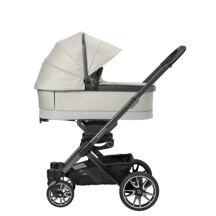 4_2410_256_615-Mercedes-Benz-Avantgarde-GTX-mit-Babywanne-_-Ansicht-Seite-_-ausgeklappte-Blende