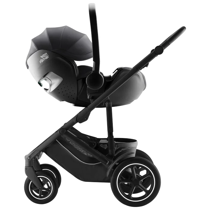 1_BABY_SAFE_PRO_DeepBlack_01_Recline_SMILE_5Z_BlackHandle_2025_72dpi_2000x2000px